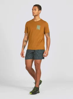 Janji Men's Runterra Bio Tee - Run Everywhere Alphatopo (MT06A-S22-ATP) -Saucony || BROOKS || Hoka Shop ezgif.com gif maker 12 1b59bb8b 46bd 496b bd26 a21798060df9